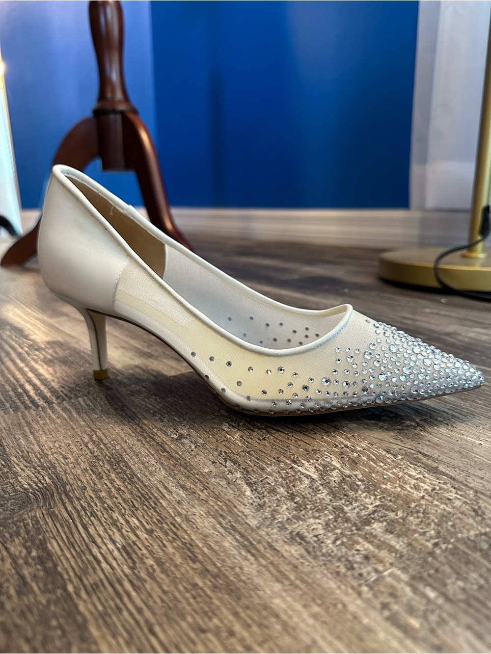 Jimmy Choo Crystal Embellished Ivory Bridal Kitten Heel Pumps size 38 w/box